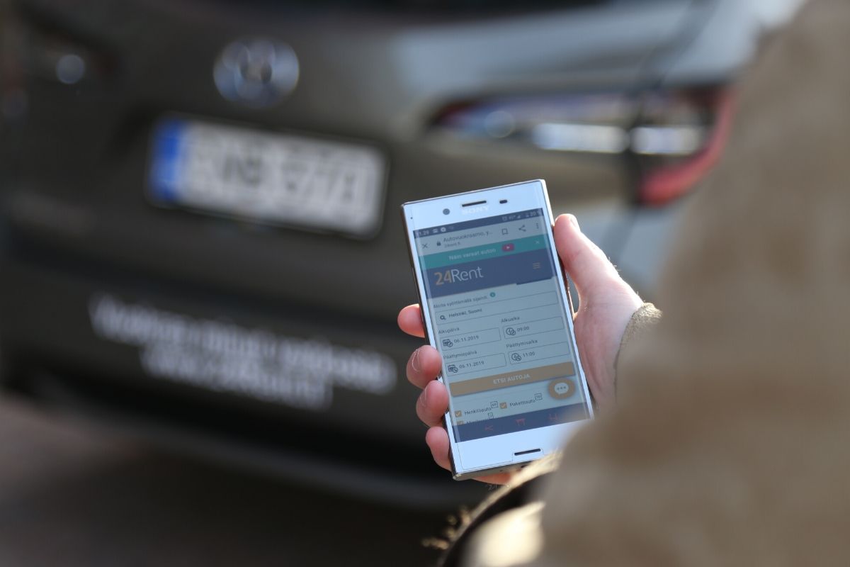 varaa yhteiskäyttöauto puhelimella