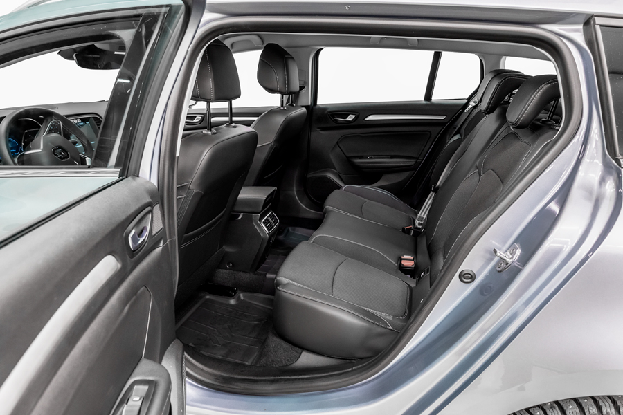 Renault Megane NMJ 943 900x600 Takapenkki