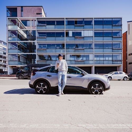 24Rent yhteisöauto toimistohotellilta 24Rent yhteisöauto toimistohotellilta