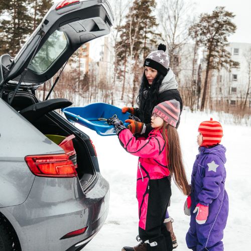 Yhteiskäyttöauto perheen kakkosautona ja työkäytössä - 24Rent Yhteiskäyttöauto perheen kakkosautona ja työkäytössä - 24Rent
