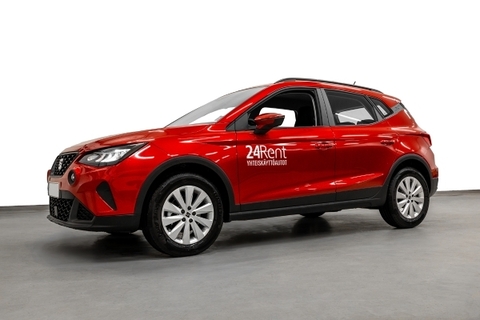 Seat Arona henkilöauto.