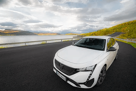 Travelling across Finland in autumn is easy when you rent a car. 