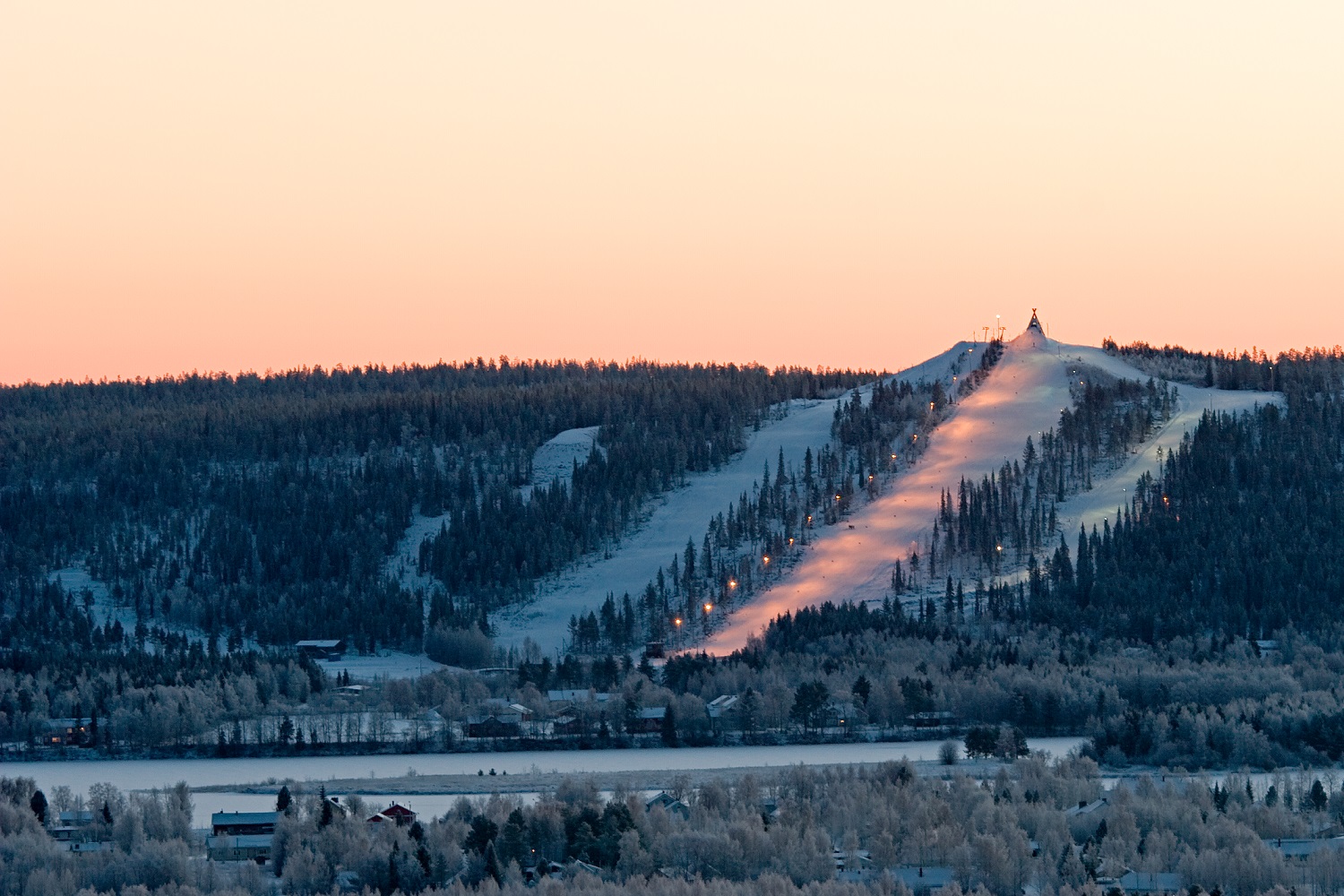 Enjoy winter sports in Ounasvaara, Rovaniemi. 