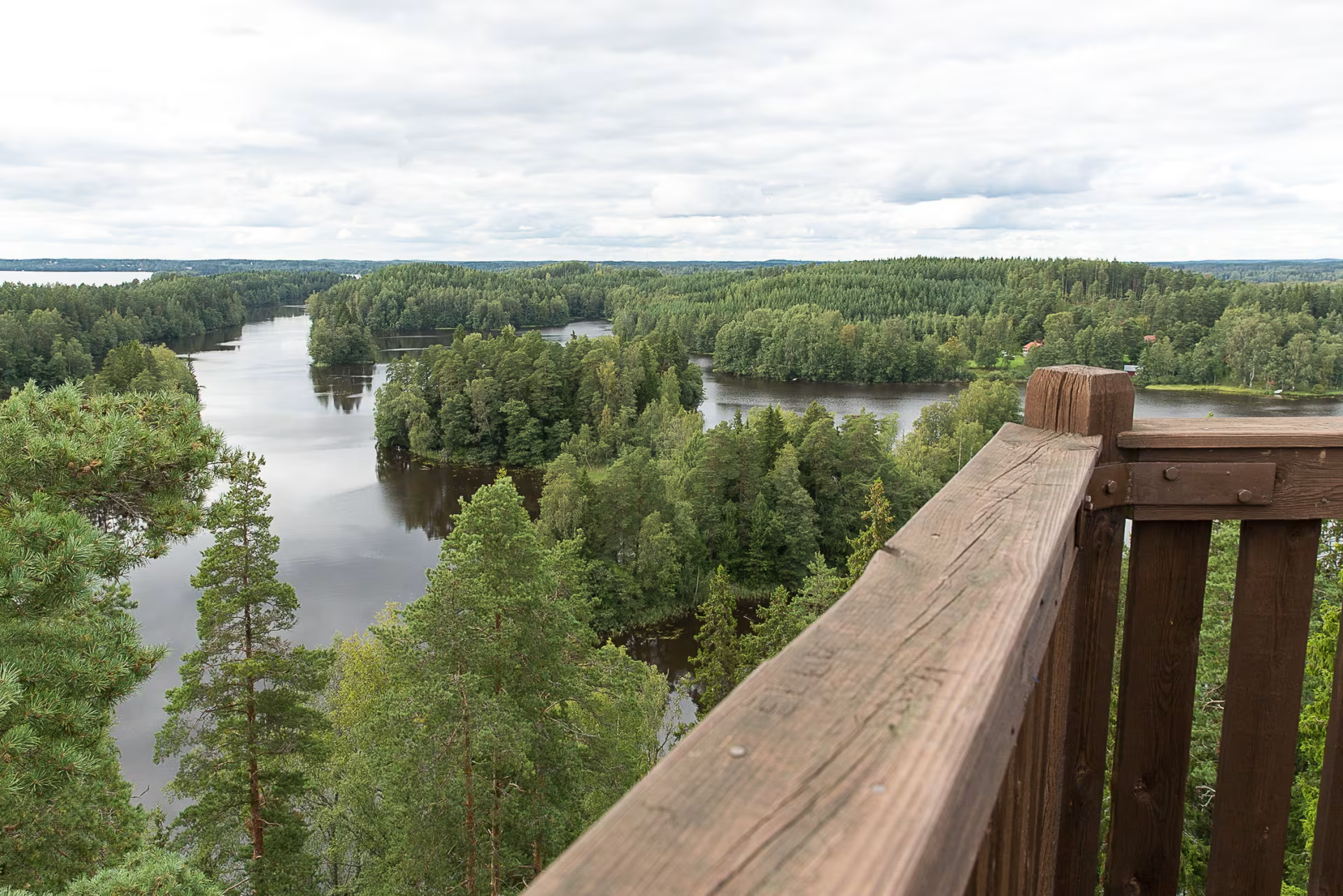 Saari national park is located between two lakes.