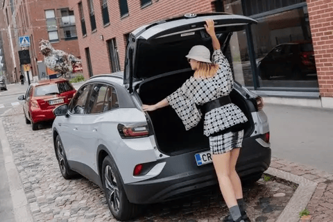 Your autumn trip will be easier with the proper vehicle and enough storage. 