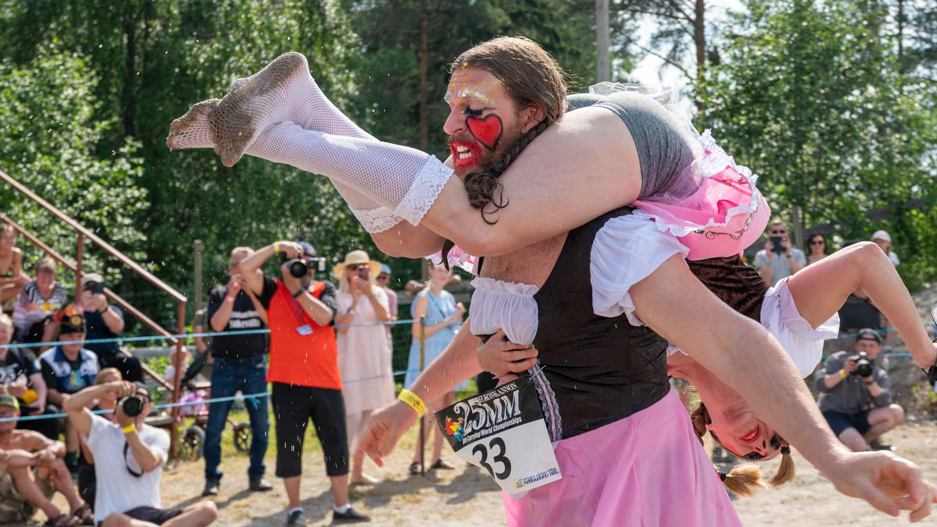 Sonkajärvellä järjestetään joka vuosi Eukonkannon MM-kisat. Pääset sinne kätevästi 24Rentin vuokra-autolla!