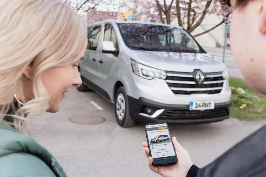Minibussin vuokraaminen Oulussa 24Rentin puhelinsovelluksella